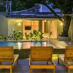Hostal Tortugas B&B